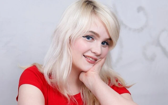 Coroline Prettyface Chubby Teenager Naked in Casting