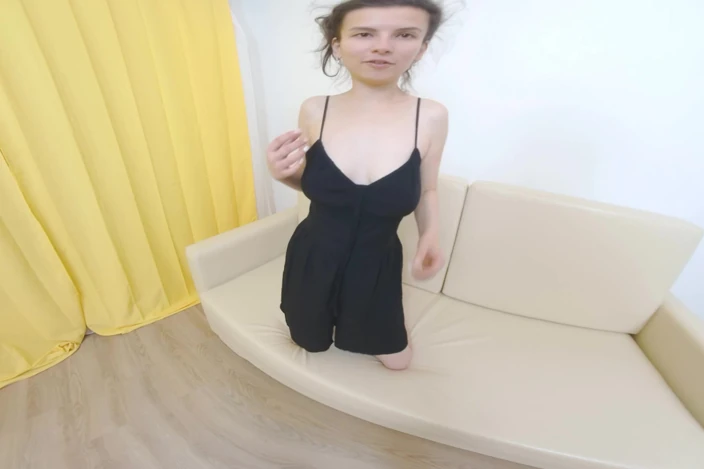 Tais Mersedes Spreads Her Legs and Opens Her Pussy Lips in VR